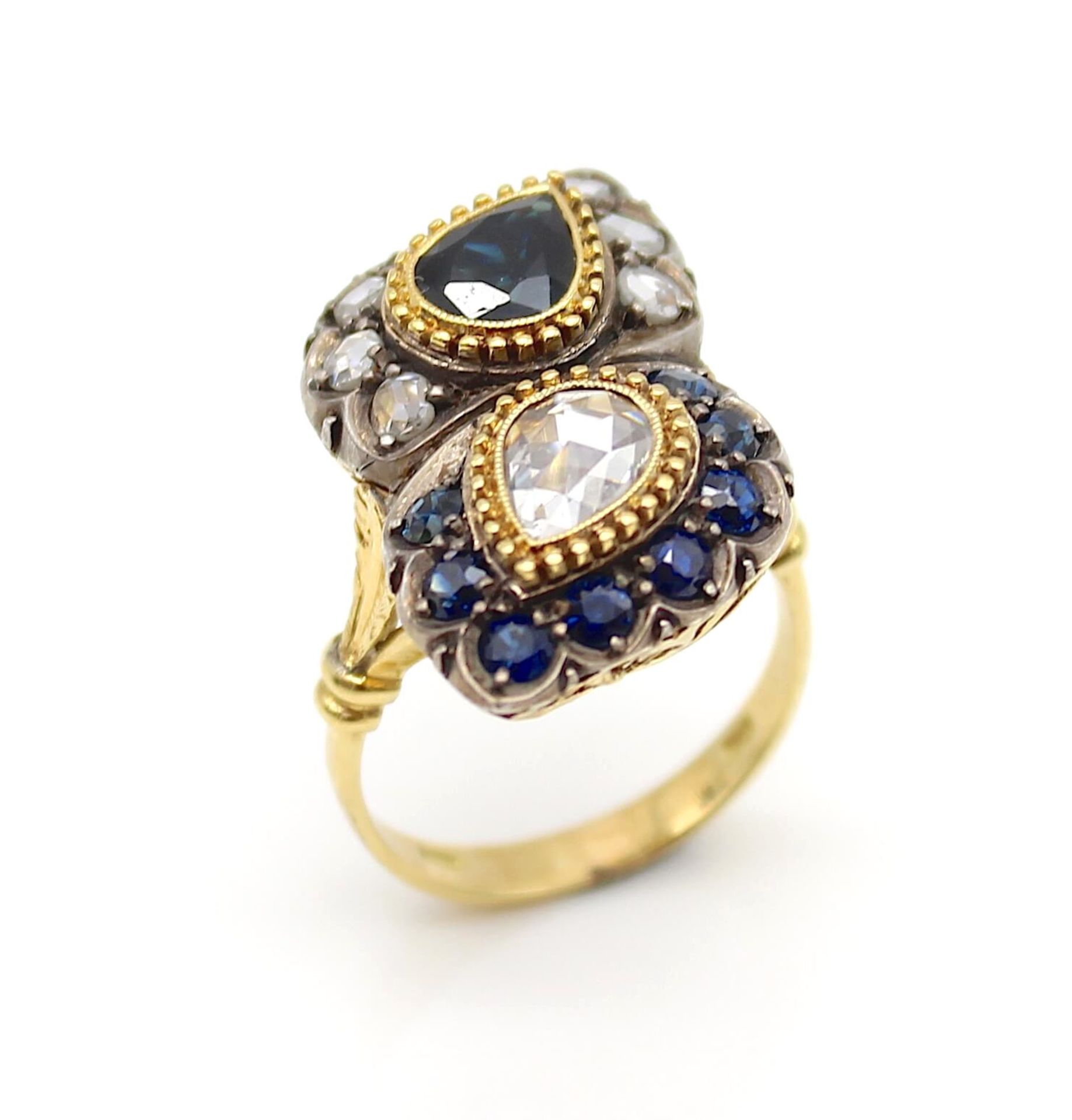 Ring aus 750er Gold mit 9 Saphiren, gesamt ca. 2,6 ct und 8 Diamanten im Rosenschliff, gesamt ca.