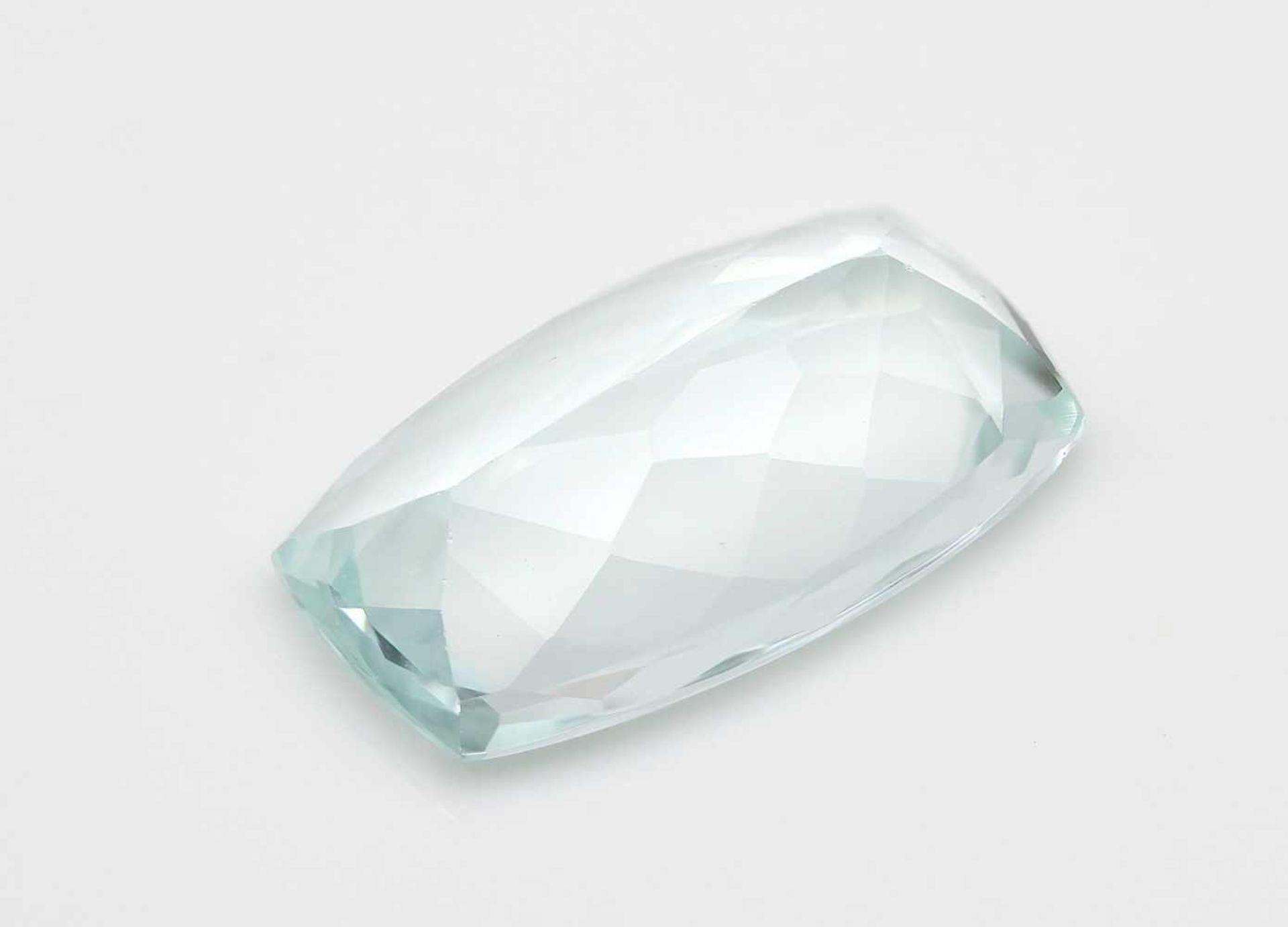 1 Aquamarin, 4,44 ct, 15,27 x 9,05 x 4,66 mm 1 Aquamarine, 4.44 ct, 15.27 x 9.05 x 4.66 mm - Bild 2 aus 2