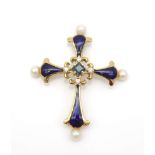 Anhänger Kreuz aus 14 kt Gold mit dunkelblauer Emaille, einem kleinen Saphir, kl. Diamanten und