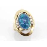 Ring aus 585er Gold mit einer Opal Triplette und 6 Diamanten, gesamt ca. 0,14 ct. Gewicht: 9 g,