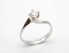 Ring aus 585er Weißgold mit einem Brillanten, ca. 0,40 ct, VVS-VS, Farbe H. Gewicht: 2,4 g, Größe: