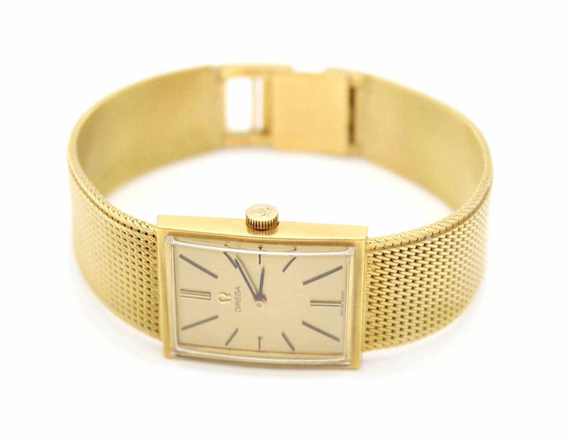 Armbanduhr Omega aus 750er Gold im Omega Etui. Die Uhr ist gangbar. Eine Revision wird empfohlen.