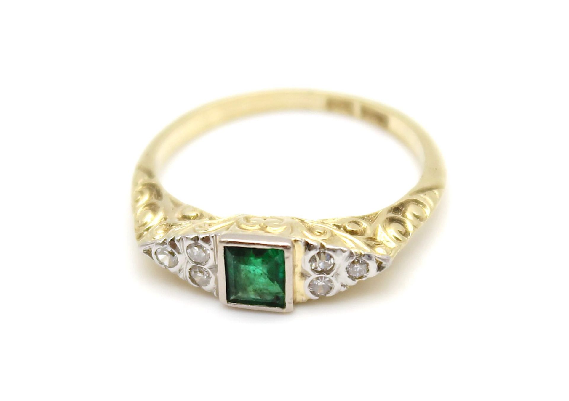 Ring aus 585er Gold mit einem Smaragd und 6 Diamanten (1x Brillant und 5 Achtkantschliff), gesamt - Image 2 of 3