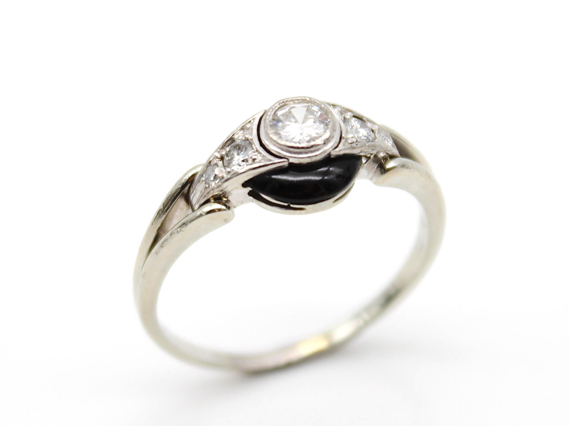 Ring aus 750er Weißgold mit 3 Brillanten und 2 Diamanten im Achtkantschliff, gesamt ca. 0,30 ct in - Image 2 of 2