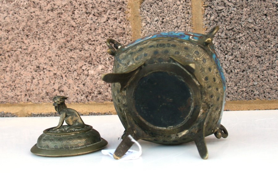 A Chinese bronze and champleve enamel censer on four splayed feet, with fo dog finial, 16cms (6. - Image 7 of 8