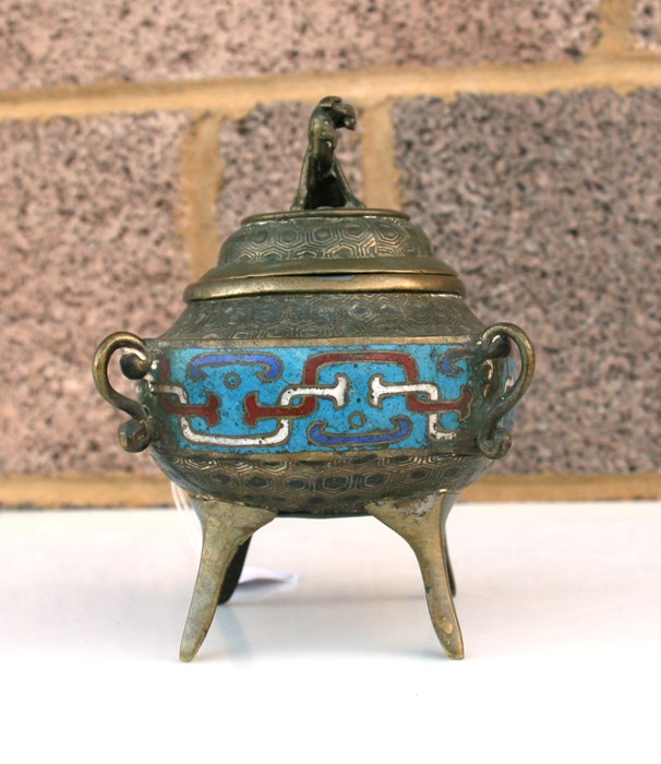 A Chinese bronze and champleve enamel censer on four splayed feet, with fo dog finial, 16cms (6. - Image 4 of 8