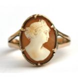 A 9ct gold cameo ring, approx UK size 'P'.