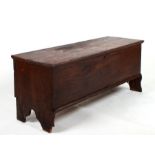 An 18th / 19th century elm coffer, 121cms (47.5ins) wide. (A/F)