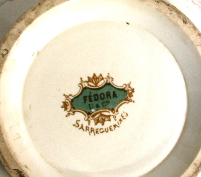 A Sarreguemines Fedora bowl and cover decorated with a Russian Troika scene, the lid decorated - Image 2 of 2