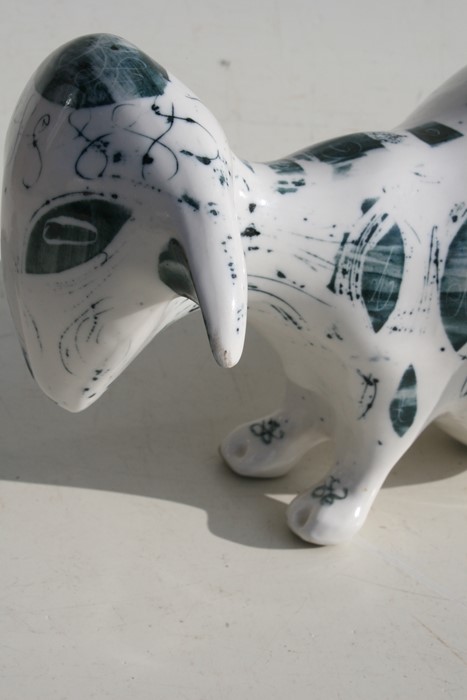 A Richard Parkinson pottery model of a sheep, designed by Susan Parkinson, model number 8, glazed in - Image 4 of 6