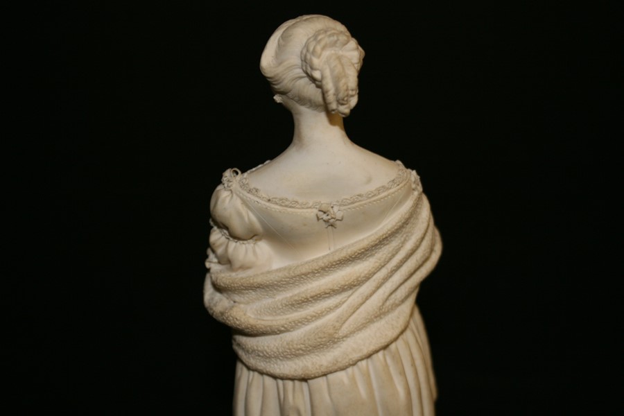 A mid 19th century Parian figure of a young Queen Victoria, 18cm 7 ins) highCondition Report Loss of - Image 4 of 5