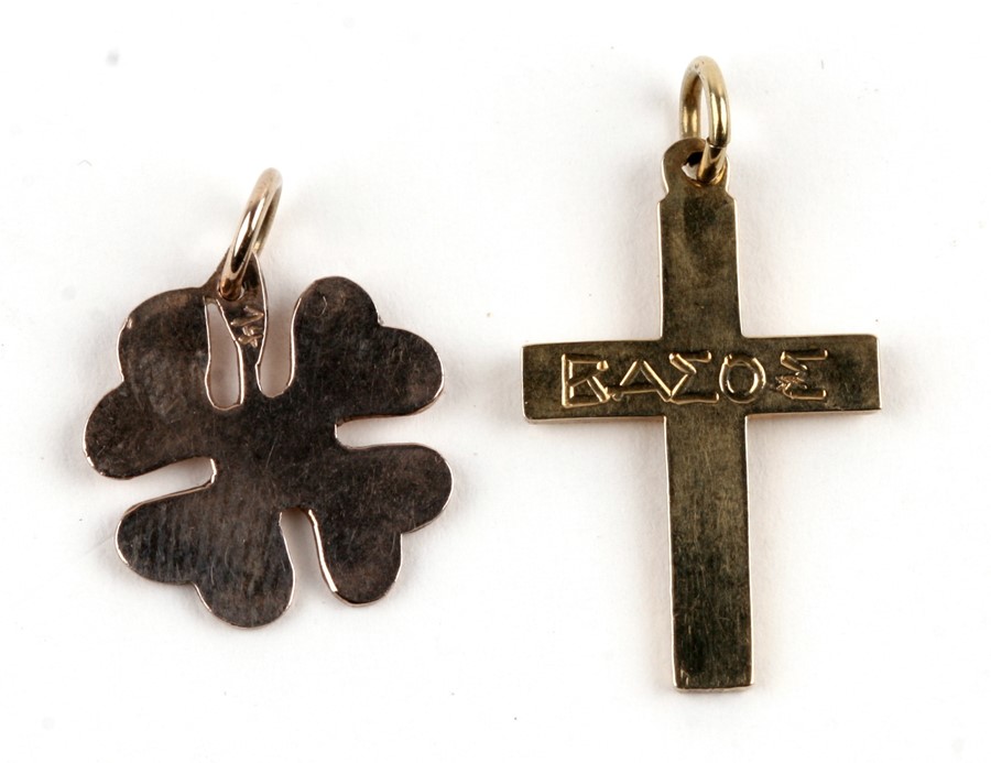 Two 14ct gold pendants, a crucifix and a lucky four leaf clover (2).