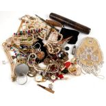 A quantity of costume jewellery.