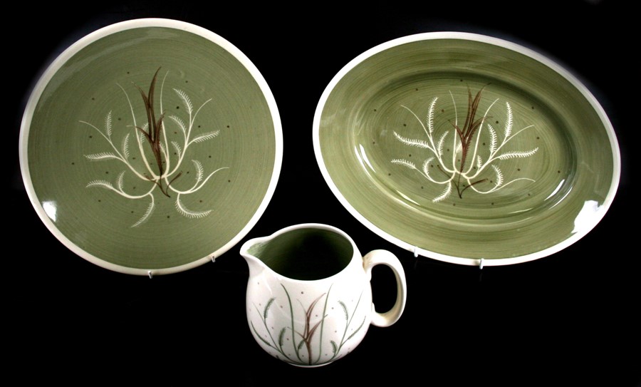 A Susie Cooper Green Fern pattern charger together with a matching meat plate and jug (3).