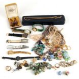 A quantity of costume jewellery.