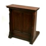 An oak lectern, 66cms (26ins) wide.