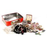 A quantity of costume jewellery.