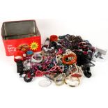 A quantity of costume jewellery.