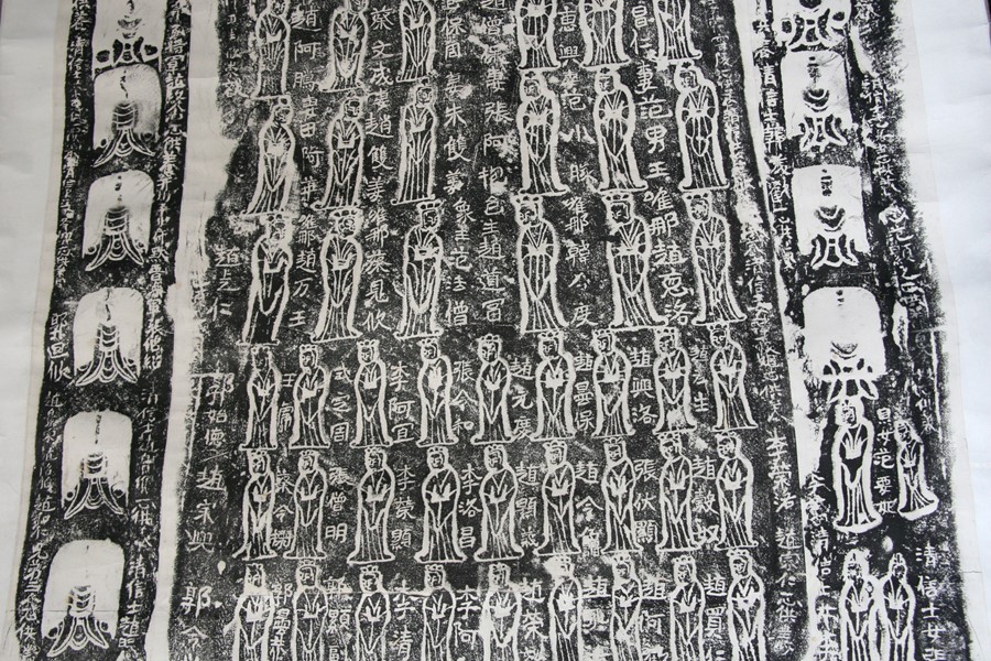 A large scroll temple rubbing print with various seated Buddhas and scholars with calligraphy, 86 by - Image 5 of 6