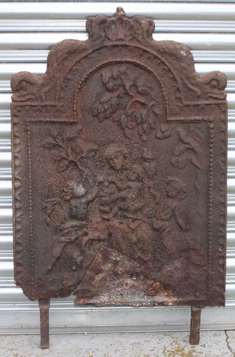 A 17th / 18th century cast iron fire back decorated with figures and flowers, 54cms (21ins) wide.