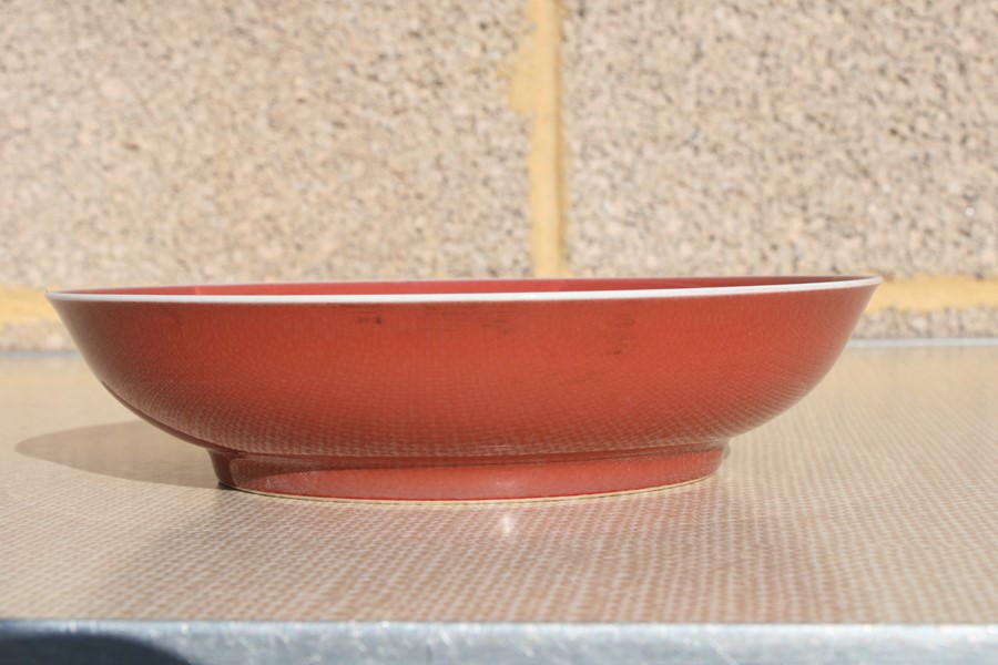 A Chinese red monochrome glaze shallow dish with blue seal mark to the underside, 19cms (7.5ins) - Image 7 of 14