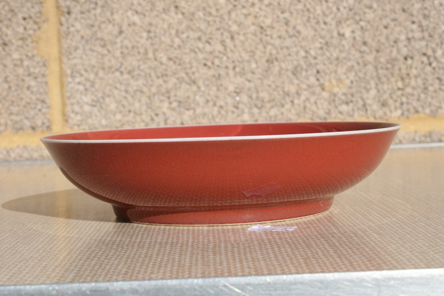 A Chinese red monochrome glaze shallow dish with blue seal mark to the underside, 19cms (7.5ins) - Image 8 of 14