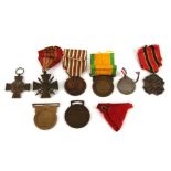 Eight assorted WW1 & WW2 French and Italian War Medals