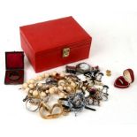 A quantity of costume jewellery