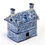 A Delft cottage, 9cm (3.5ins) wide