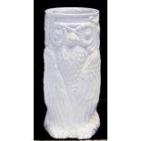 A white pottery umbrella or stick stand in the form of an owl, 47cm (18.5ins) high (a/f).