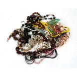 A quantity of costume jewellery