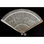 An 18th / 19th century Chinese ivory fan of exceptional quality, 27cms (10.5ins) long Condition