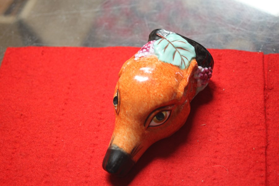 A ceramic Staffordshire stirrup cup in the form of a foxes head with a vine & grape collar - Image 5 of 6