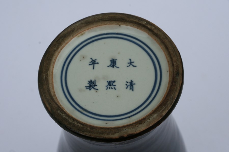 A Chinese baluster vase with gilt decoration on a black ground with six character Kangxi mark to the - Image 2 of 7