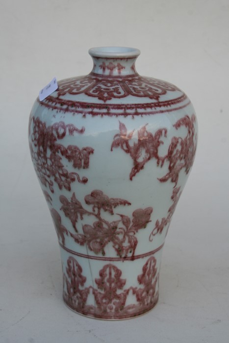 A Chinese underglazed copper red Meiping vase decorated with flowers, 26cms (10.25ins) high. - Image 4 of 7