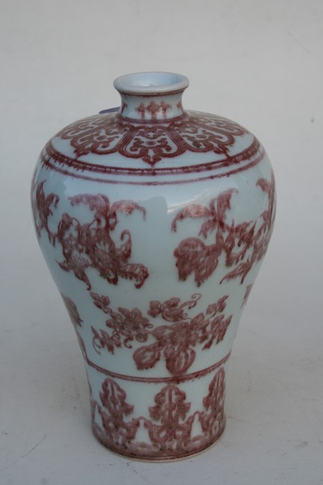 A Chinese underglazed copper red Meiping vase decorated with flowers, 26cms (10.25ins) high. - Image 5 of 7