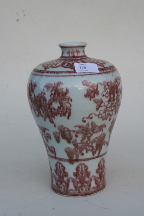 A Chinese underglazed copper red Meiping vase decorated with flowers, 26cms (10.25ins) high. - Image 3 of 7