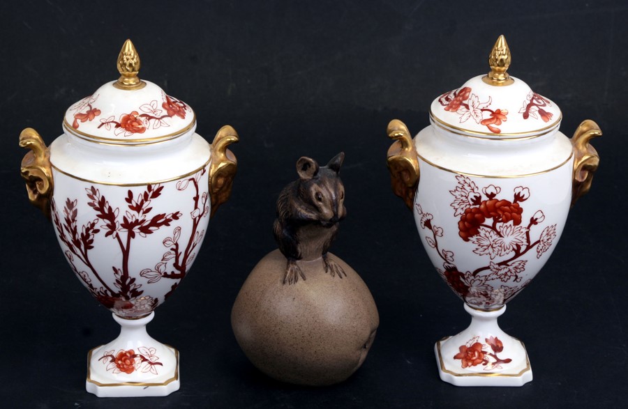 A pair of Coalport Indian Tree Coral pattern two-handled lidded pedestal urns, 17.5cm (7 ins)