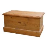 A pine blanket box, 80cms (31.5ins) wide.