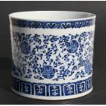 A large Chinese blue & white brush pot decorated foliate scrolls, 17cms (6.75ins) high.Condition
