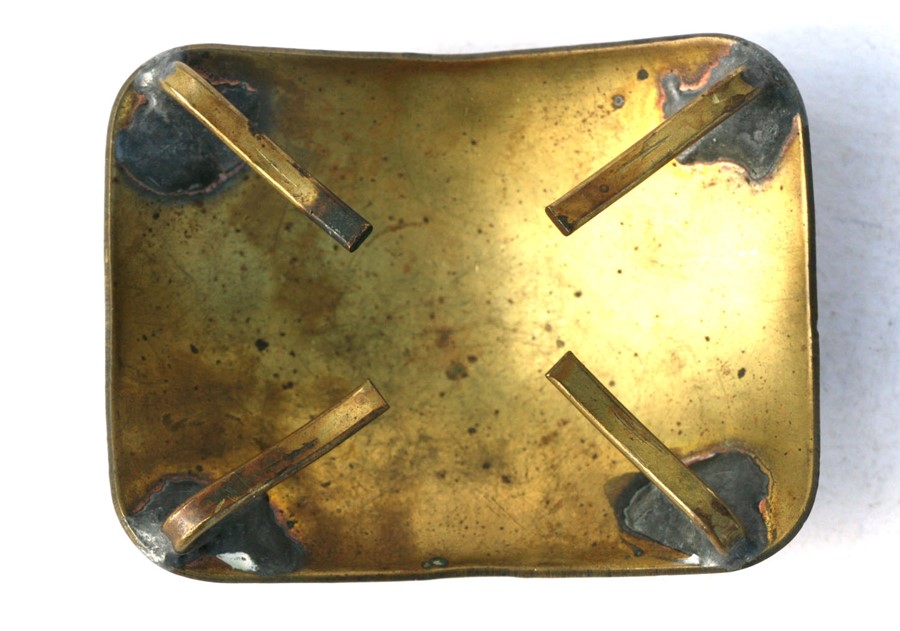 An 18th century brass shoulder belt plate with fittings to reverse. 7.5cms (3ins) by 6cms (2.25ins) - Image 2 of 3