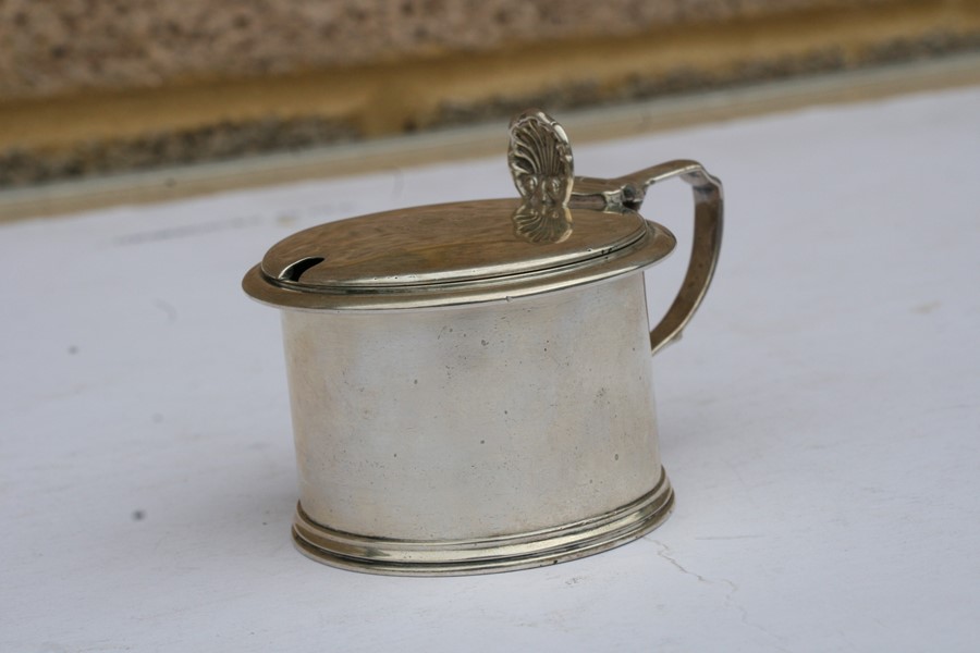 A William IV silver mustard pot, London 1835, weight 142g, 6.5cms (2.5ins) high.Condition - Image 12 of 14