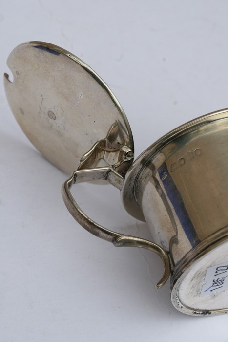 A William IV silver mustard pot, London 1835, weight 142g, 6.5cms (2.5ins) high.Condition - Image 8 of 14