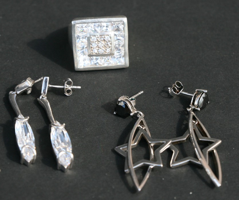 Two pairs of silver earrings; together with a silver ring.Condition Report27g