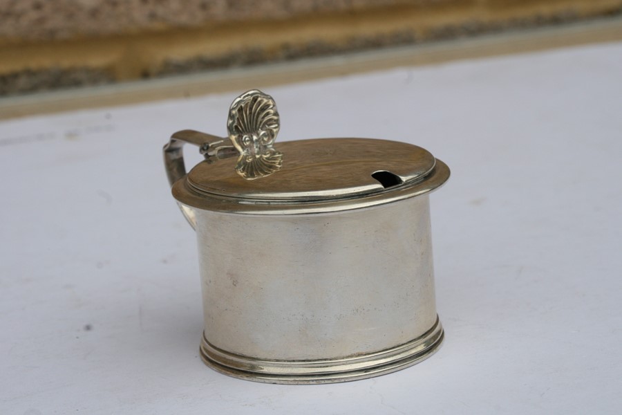 A William IV silver mustard pot, London 1835, weight 142g, 6.5cms (2.5ins) high.Condition - Image 11 of 14