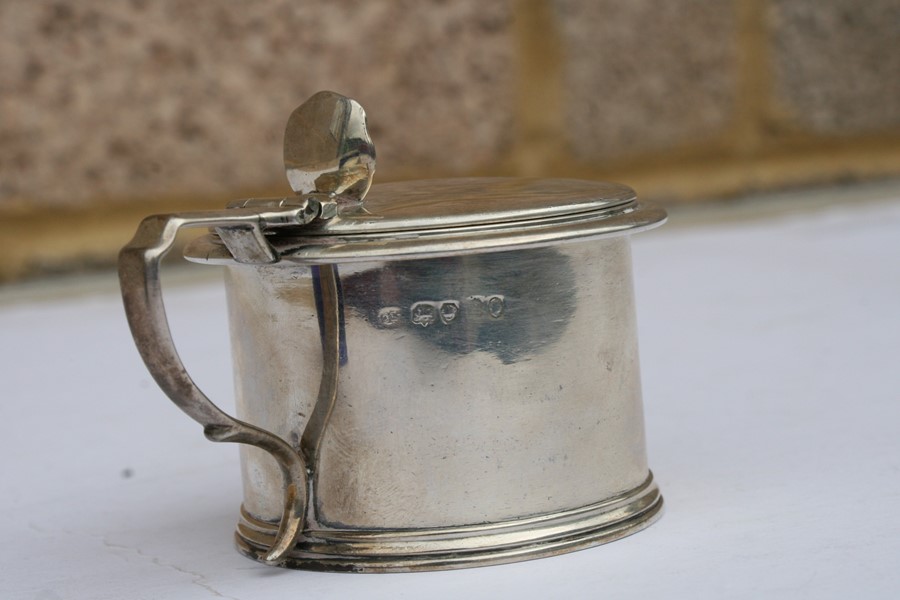 A William IV silver mustard pot, London 1835, weight 142g, 6.5cms (2.5ins) high.Condition - Image 10 of 14