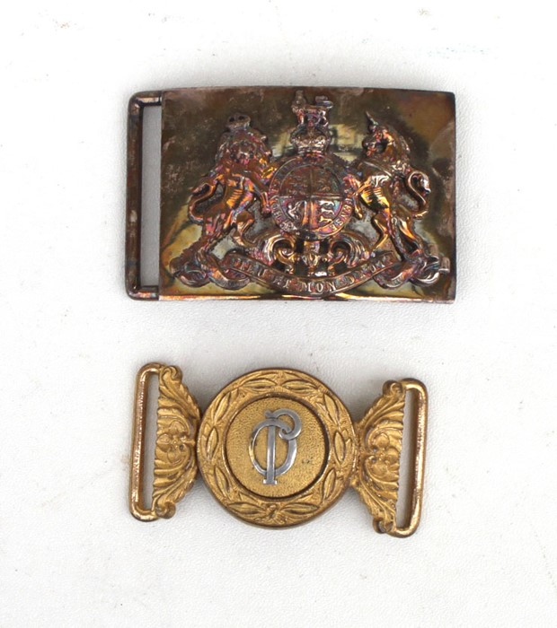 An early 20th century Dieu Et Mon Droit military brass belt buckle, overall width 10cms (4ins) by