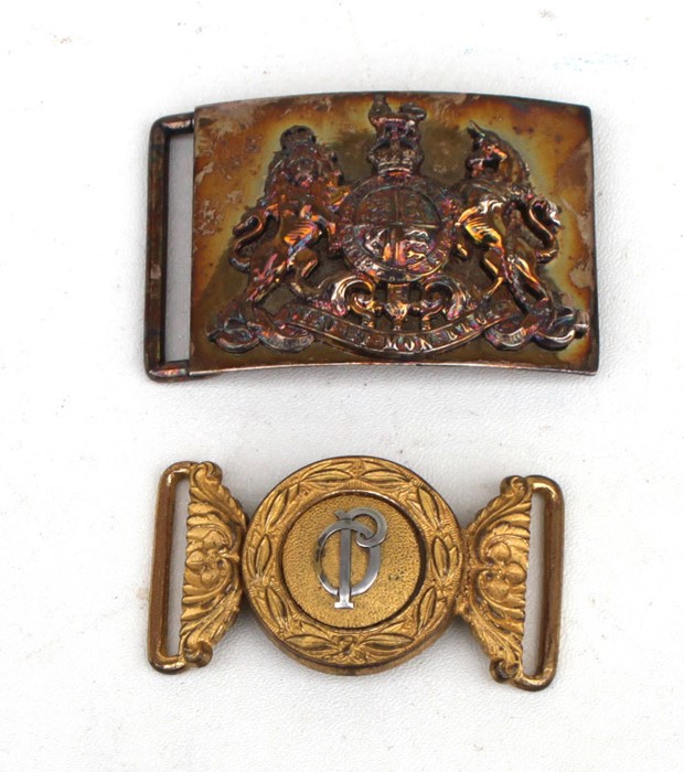 An early 20th century Dieu Et Mon Droit military brass belt buckle, overall width 10cms (4ins) by - Image 2 of 2