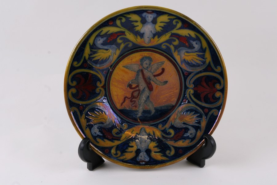A maiolica dish decorated with a central winged cherub, 23cms (9ins) diameter (a/f).Condition - Image 3 of 3