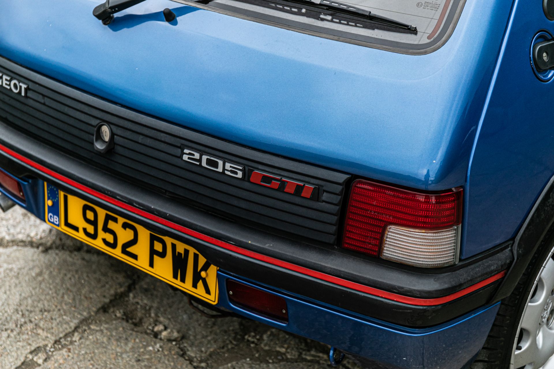 1993 Peugeot 205 1.9 GTI - Image 7 of 24